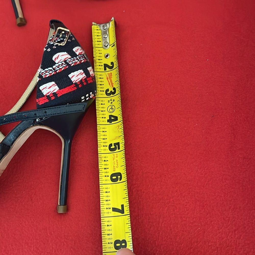 Authentic Carolina Herrera heels size 6 - Picture 10 of 17